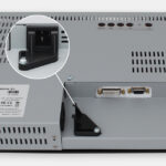15-Zoll-Industrie-Rackmonitore und robuste IP20-Touchscreens, Ansicht AC-Kabelausgang