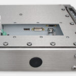 19-Zoll-Industriemonitore mit Universalhalterung und robuste Touchscreens der Schutzart IP65/IP66, Ansicht Kabelausgang